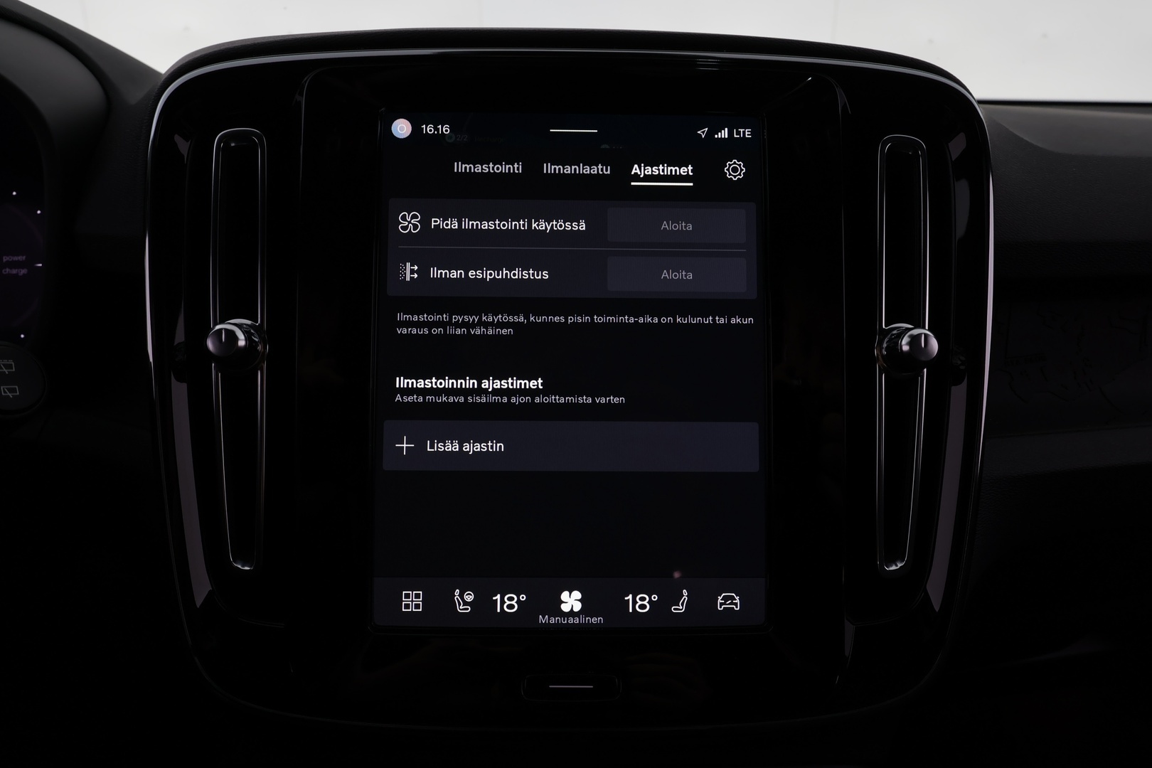 VOLVO XC40 2024