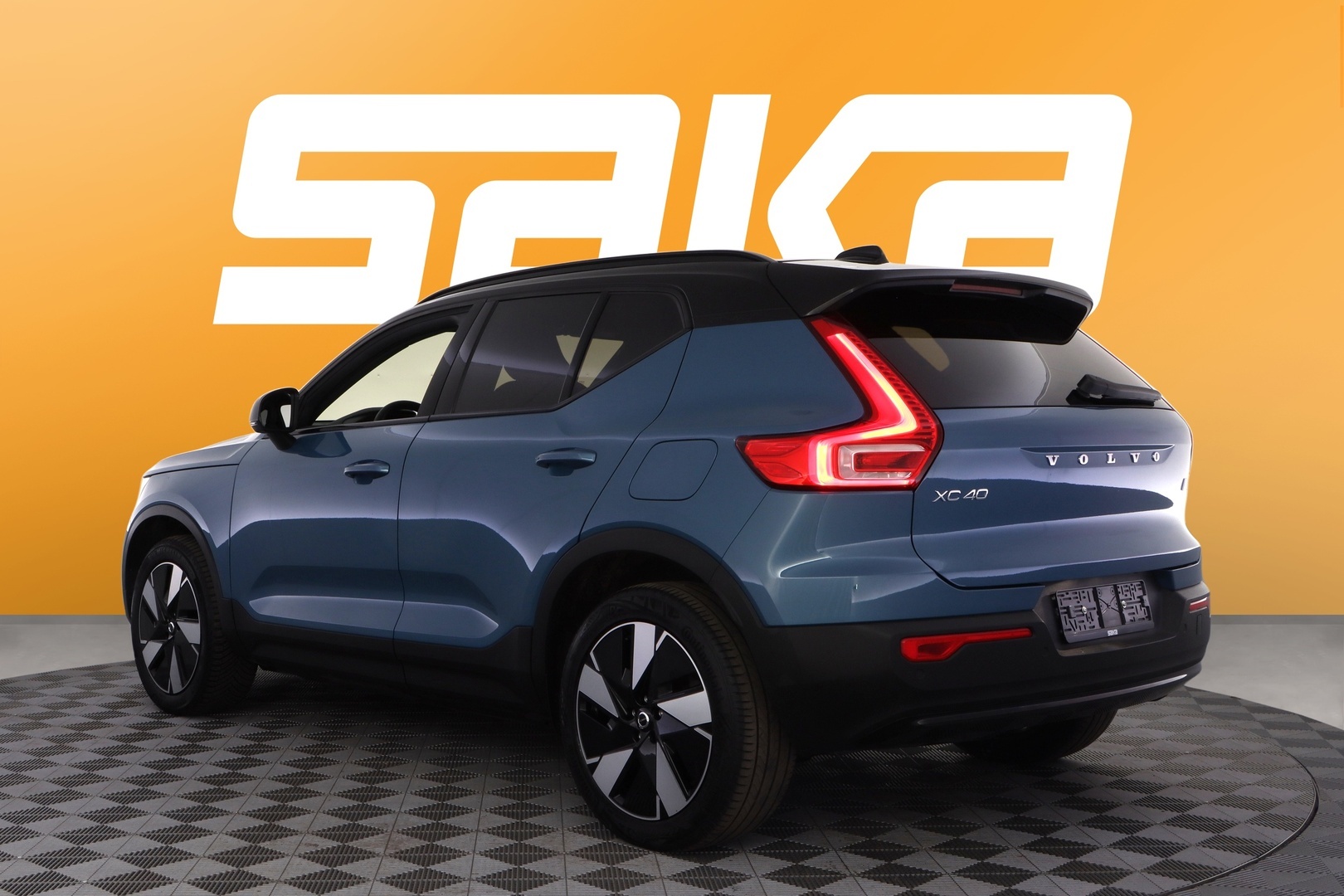 VOLVO XC40 2024