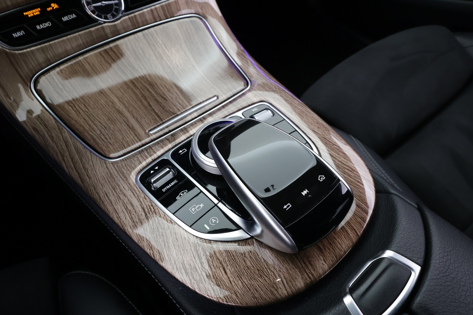 MERCEDES-BENZ E 2019