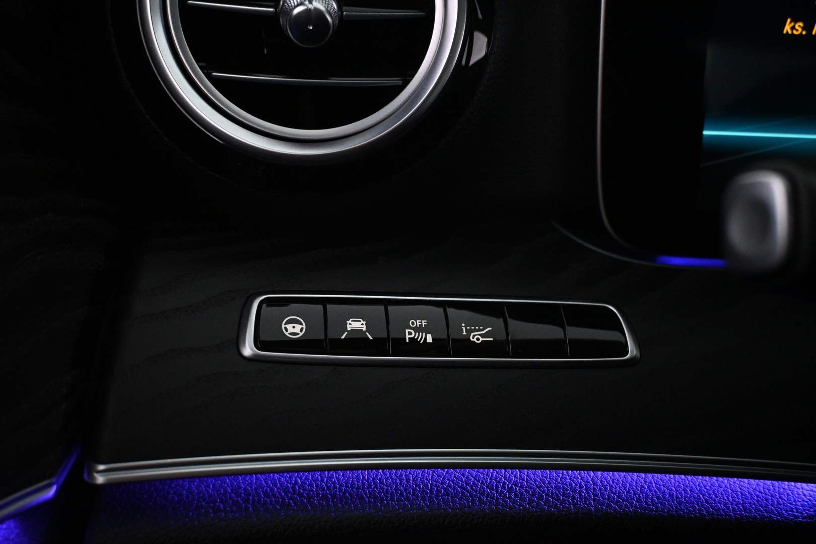 MERCEDES-BENZ E 2019