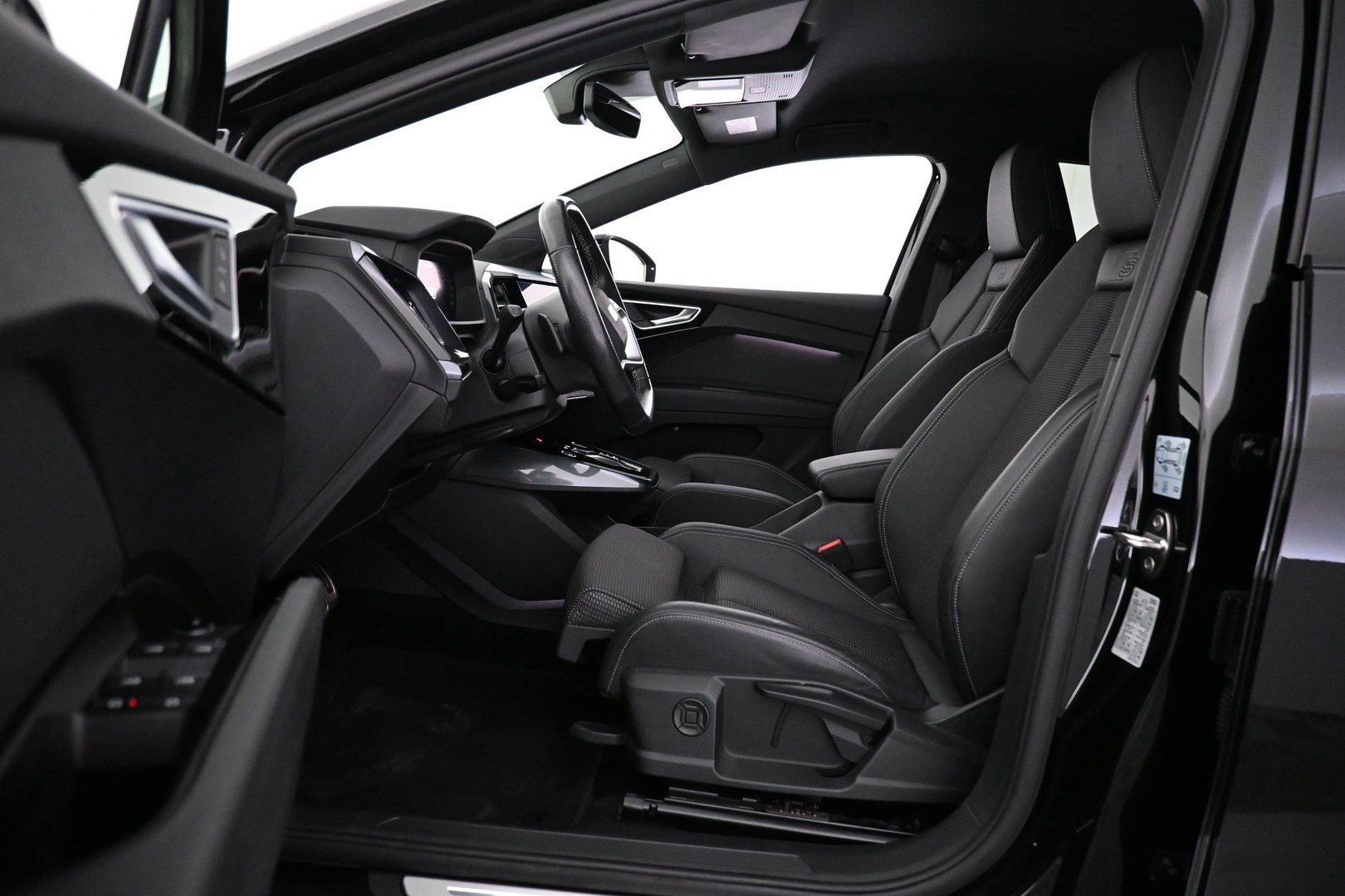 AUDI Q4 e-tron 2024