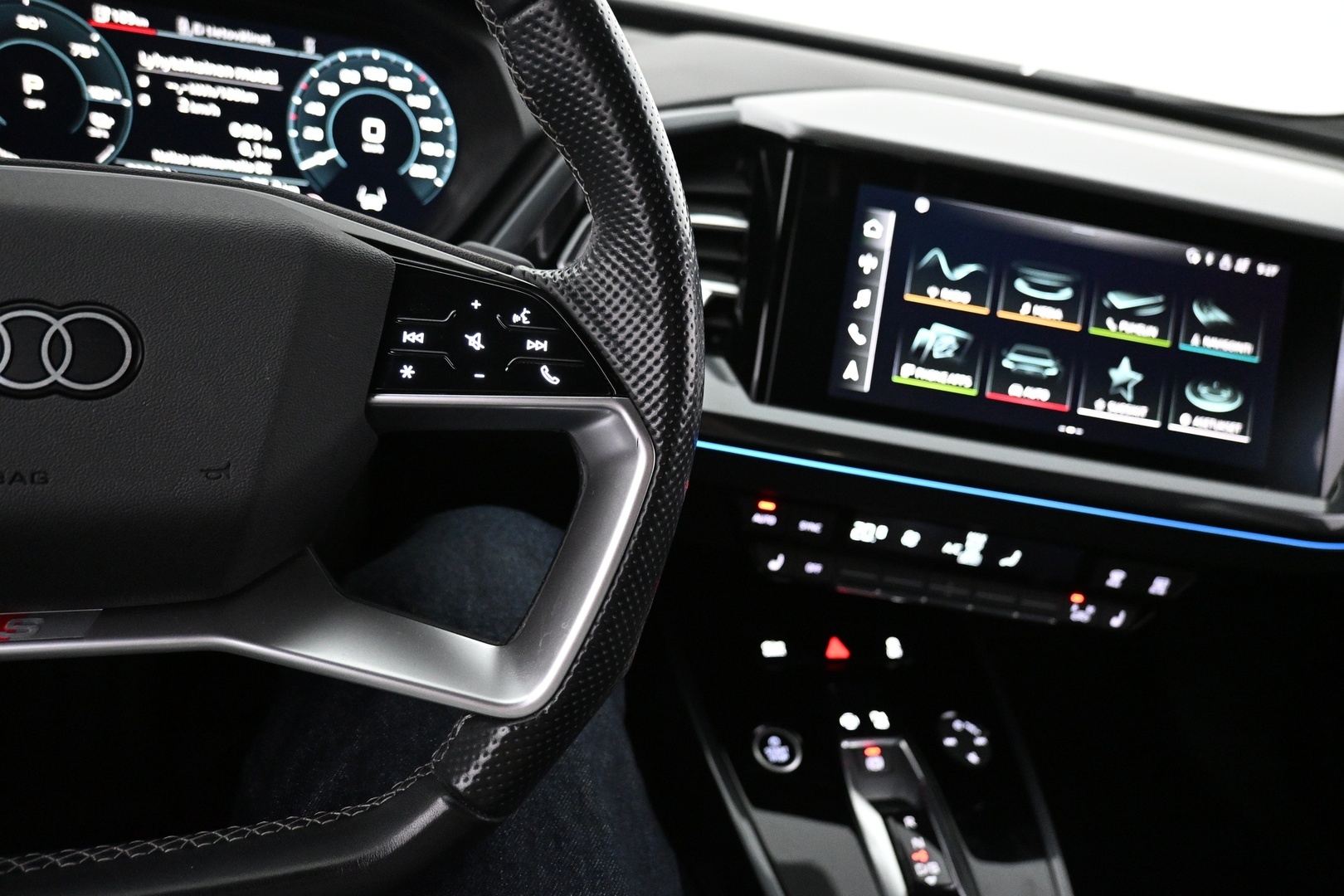 AUDI Q4 e-tron 2024