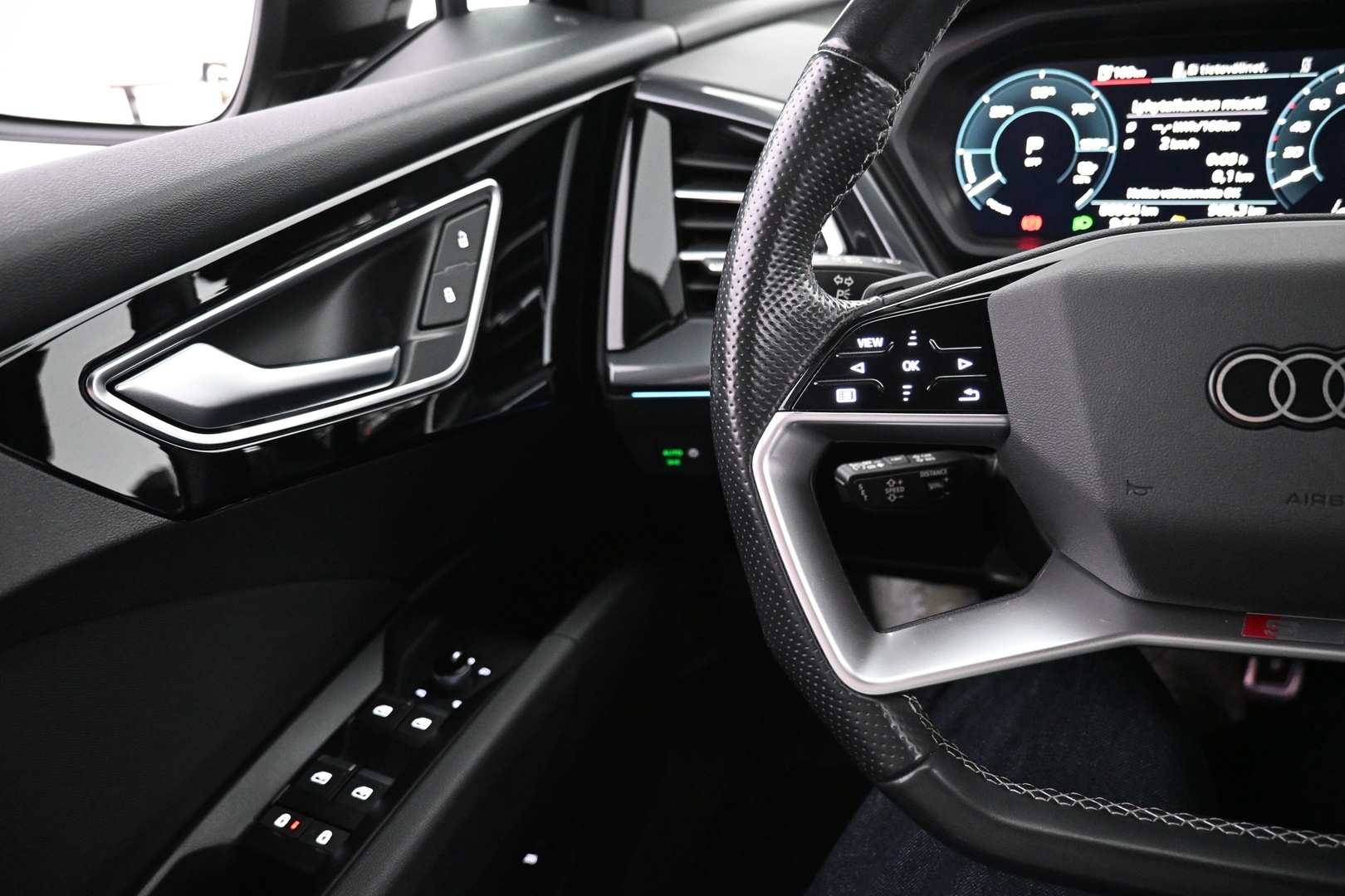 AUDI Q4 e-tron 2024
