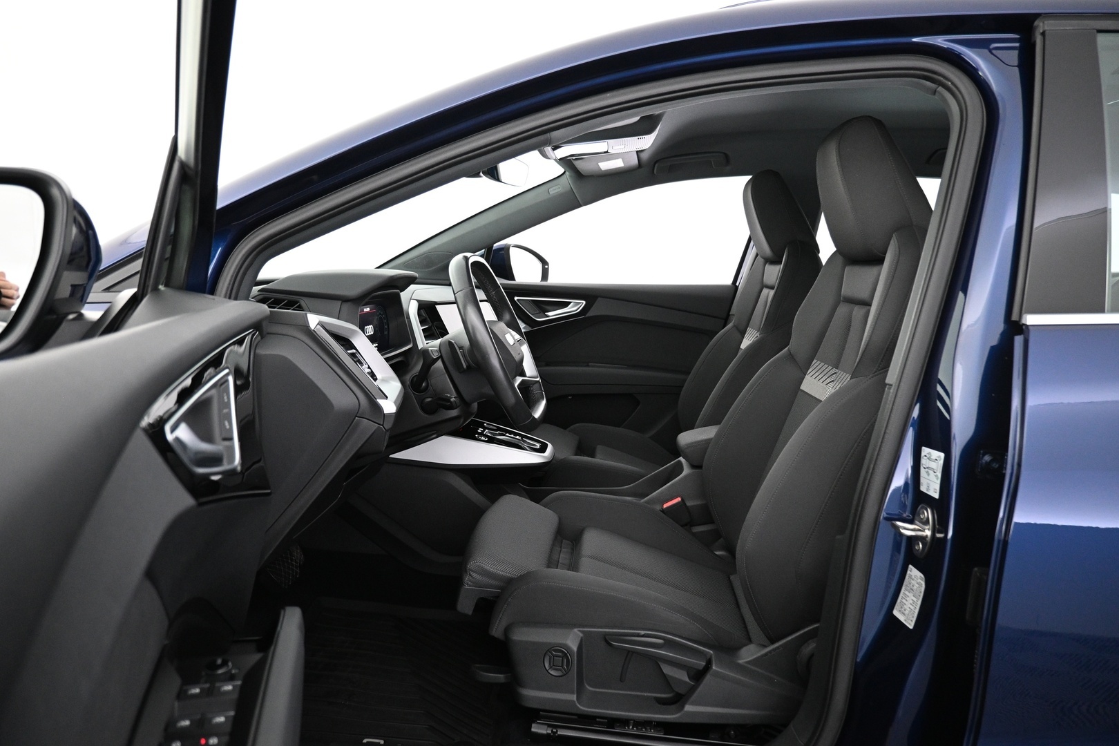 AUDI Q4 e-tron 2024