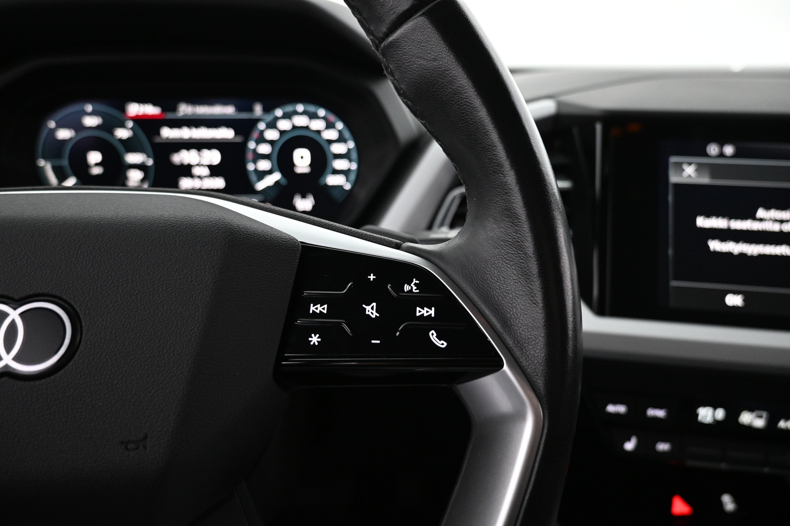AUDI Q4 e-tron 2024