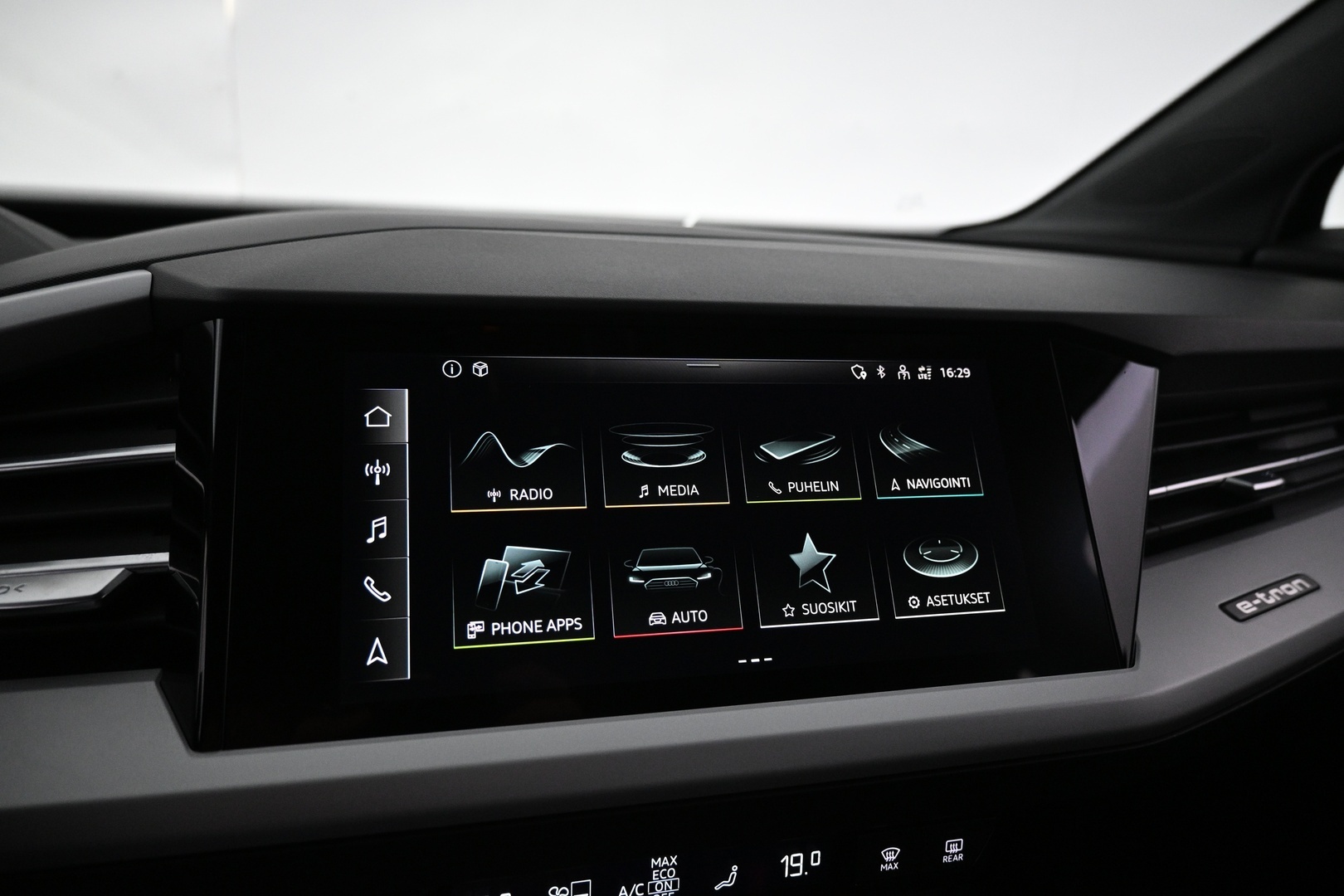 AUDI Q4 e-tron 2024