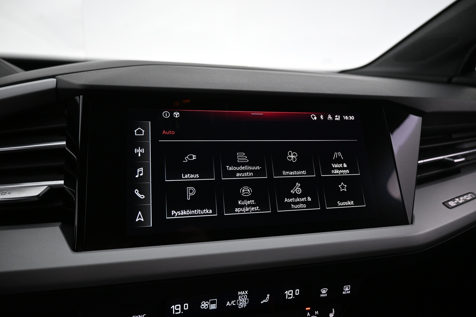 AUDI Q4 e-tron 2024