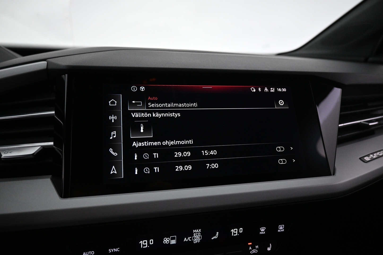 AUDI Q4 e-tron 2024
