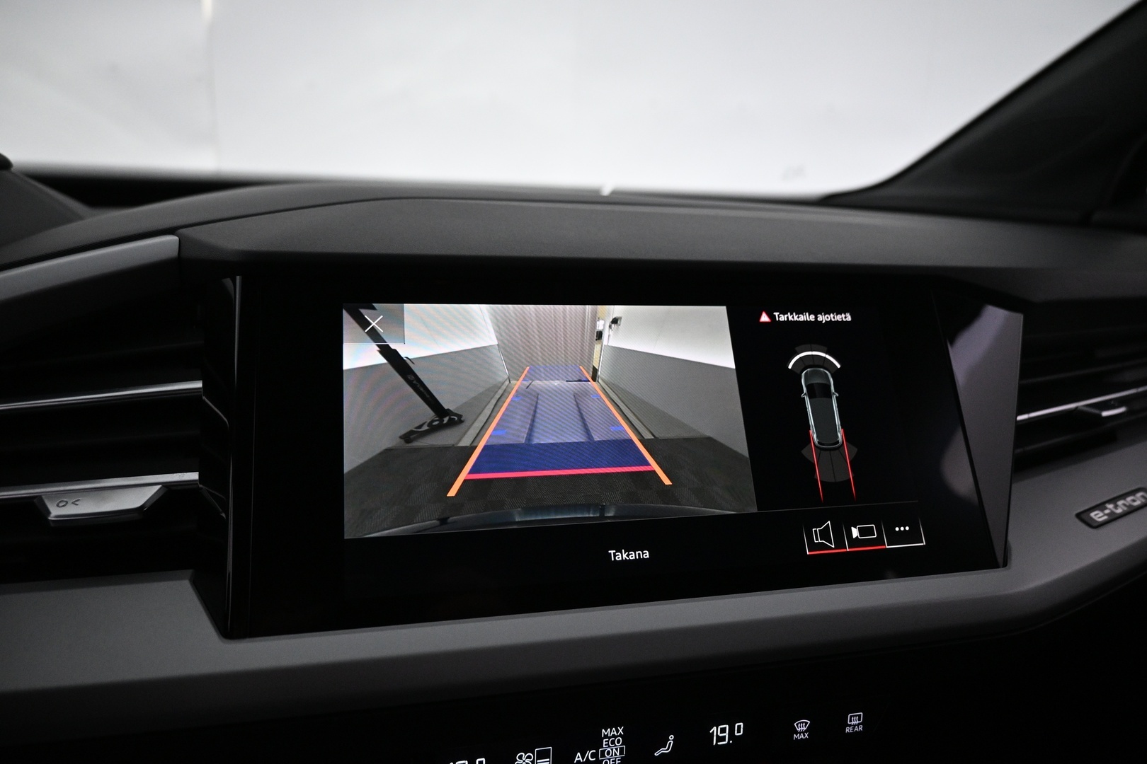 AUDI Q4 e-tron 2024