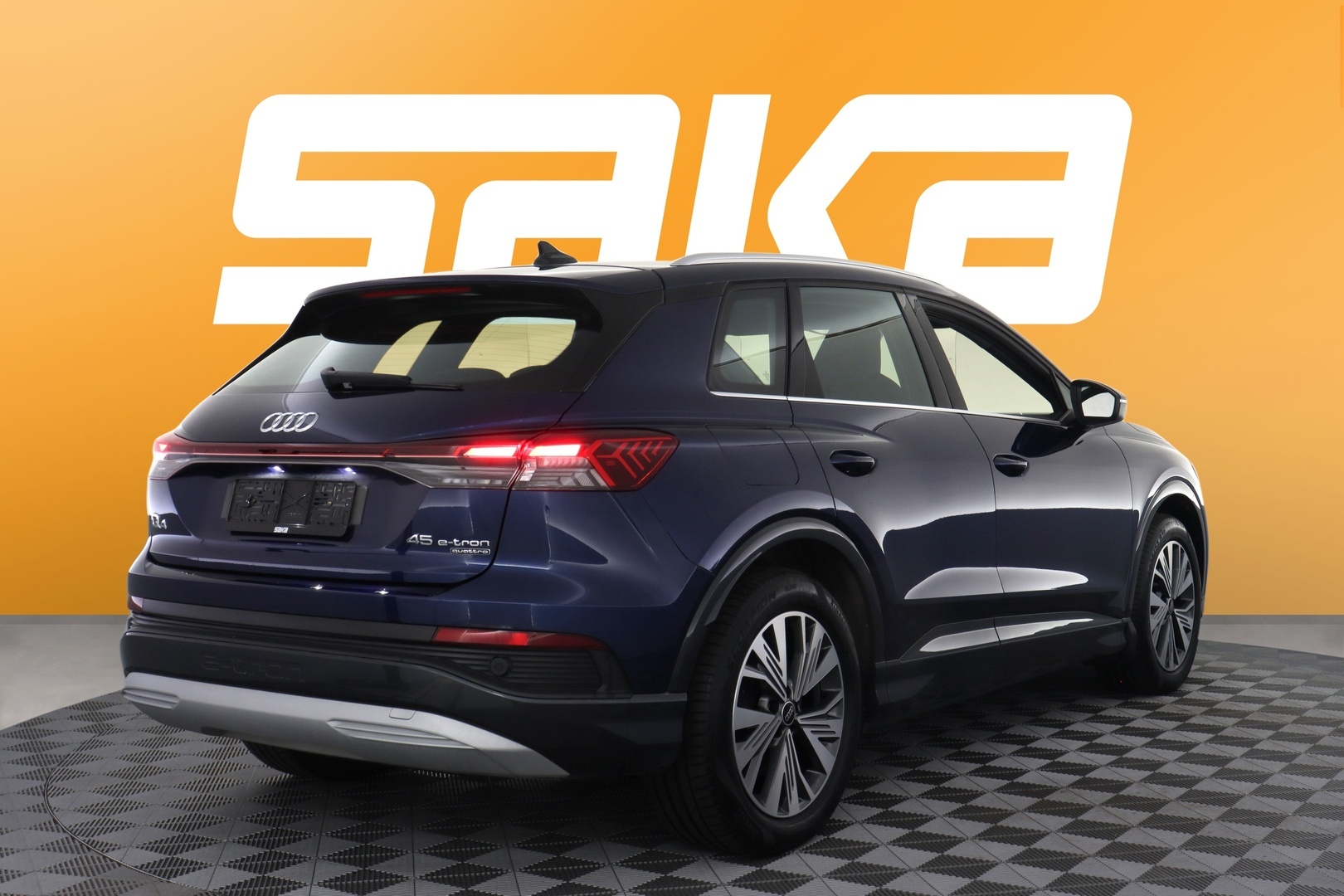AUDI Q4 e-tron 2024