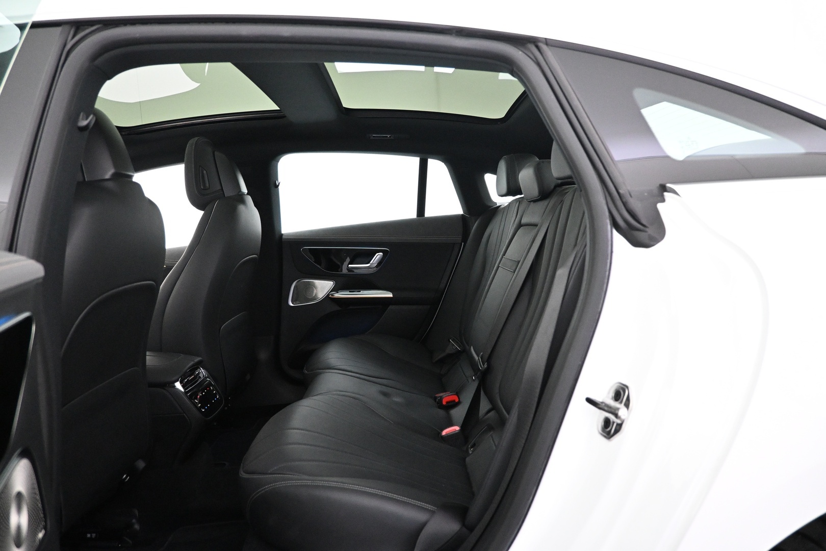 MERCEDES-BENZ EQE 2023