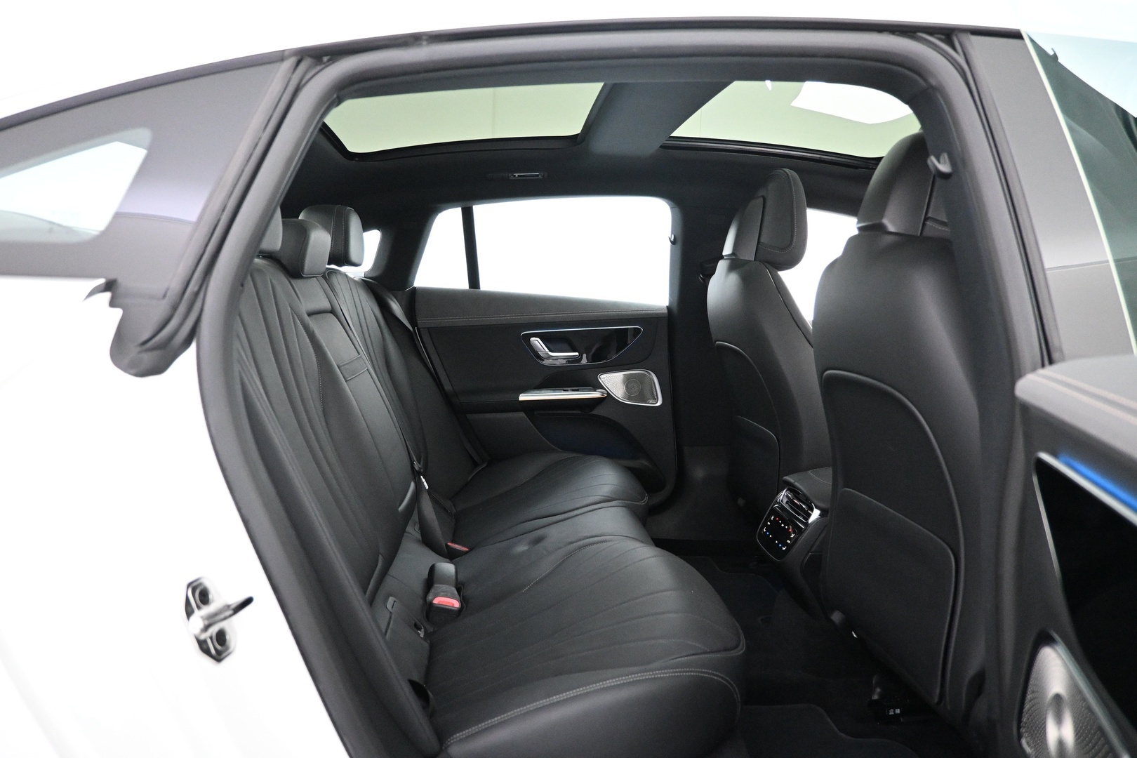 MERCEDES-BENZ EQE 2023