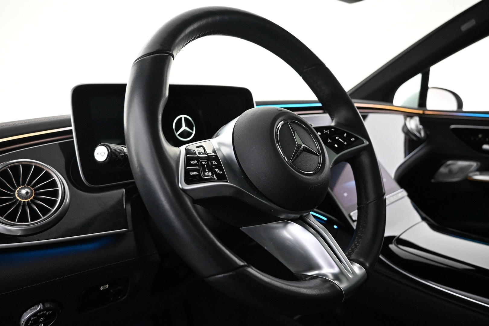 MERCEDES-BENZ EQE 2023