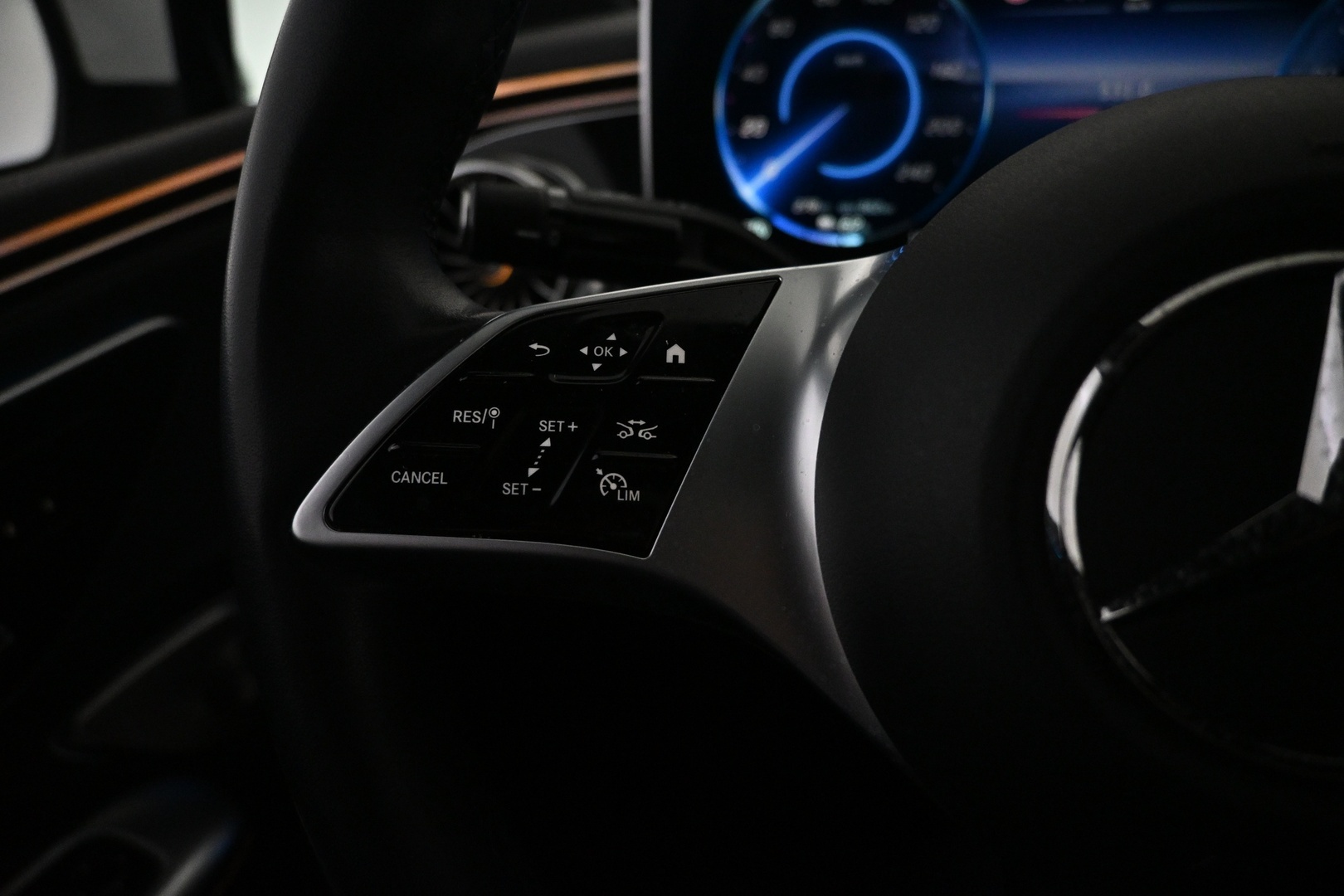 MERCEDES-BENZ EQE 2023