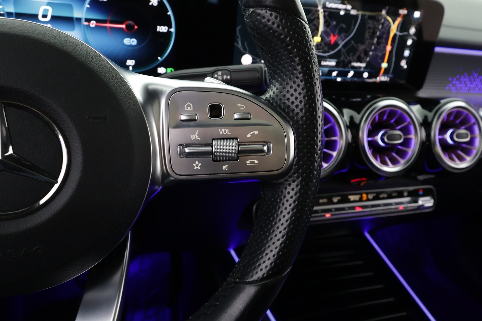 MERCEDES-BENZ EQB 2023