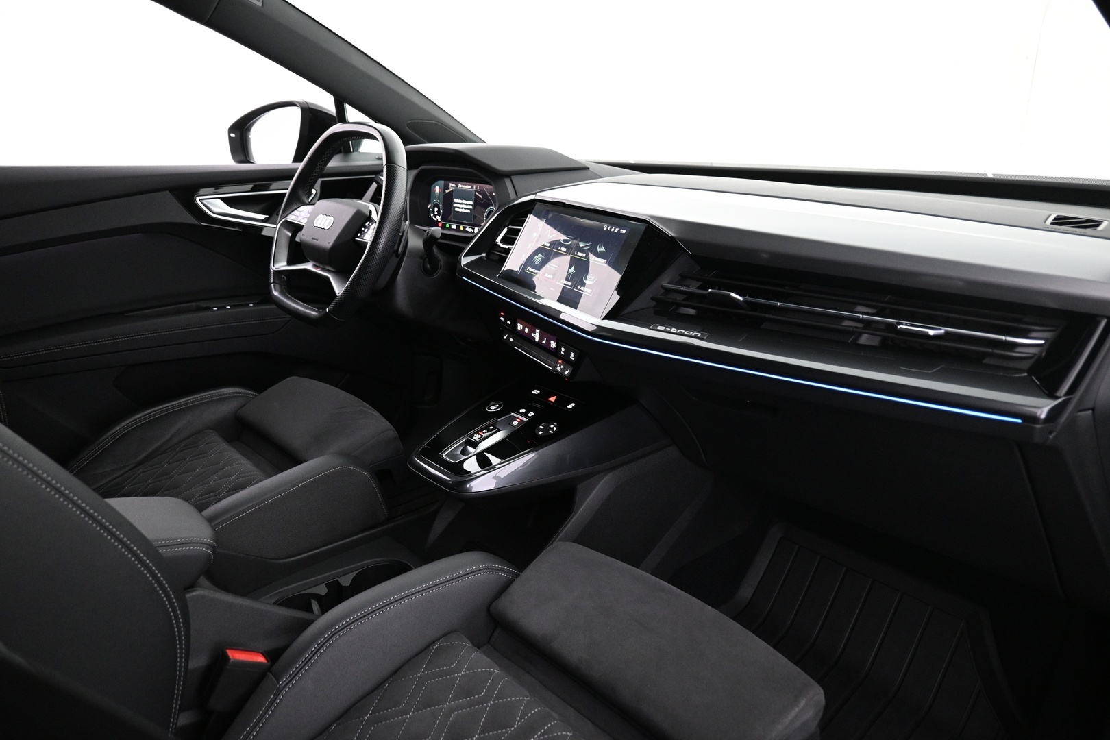 AUDI Q4 e-tron 2022