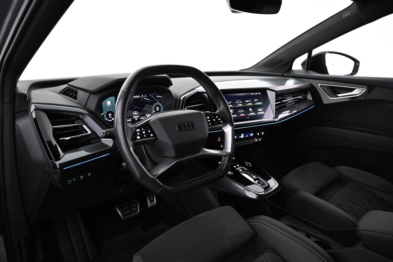 AUDI Q4 e-tron 2022