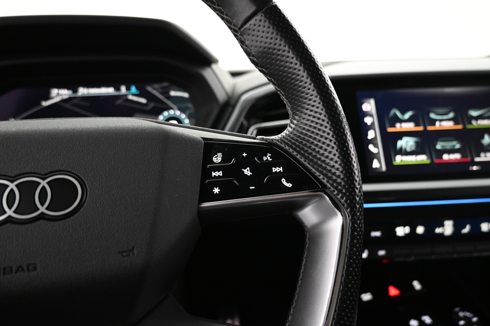 AUDI Q4 e-tron 2022