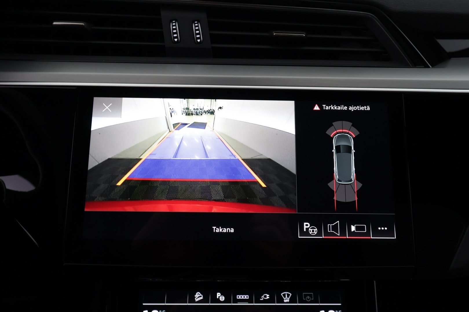 AUDI e-tron 2022