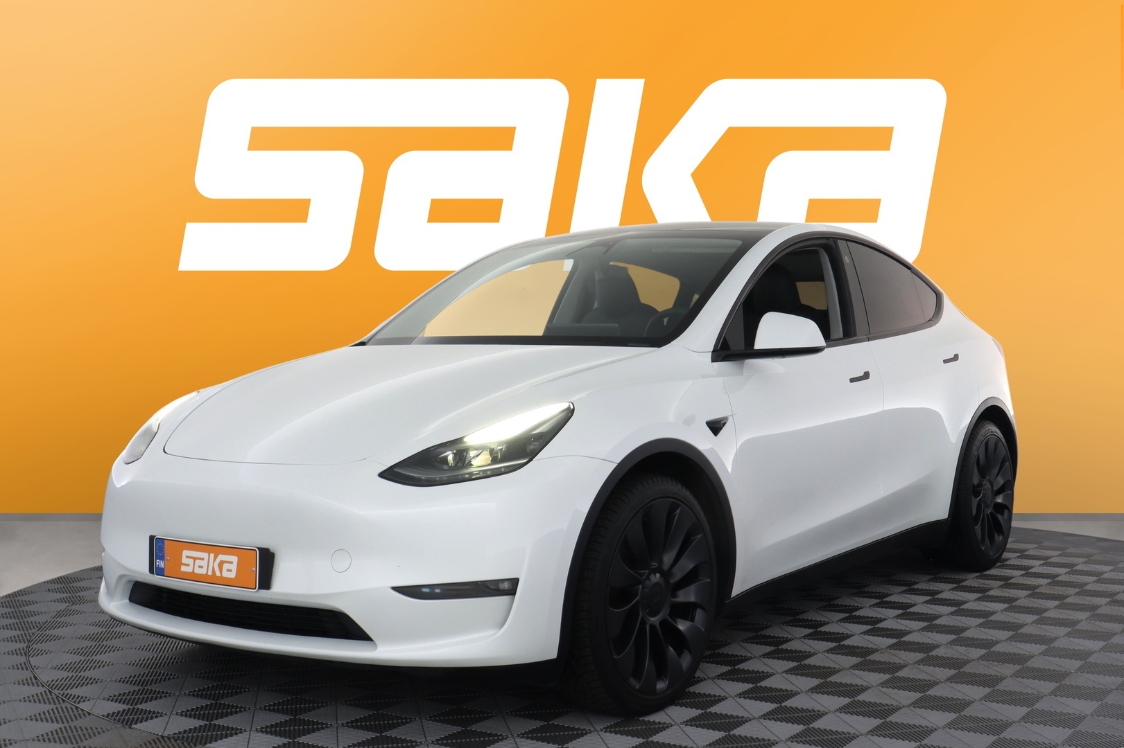 TESLA Model Y 2024