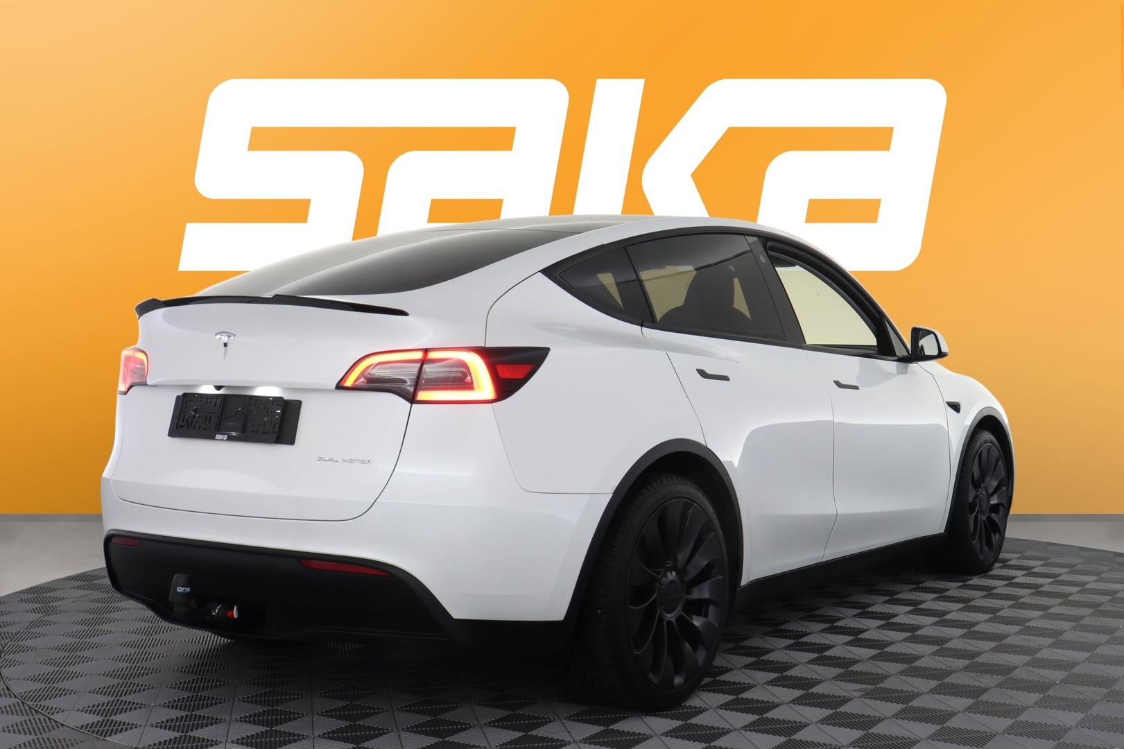 TESLA Model Y 2024