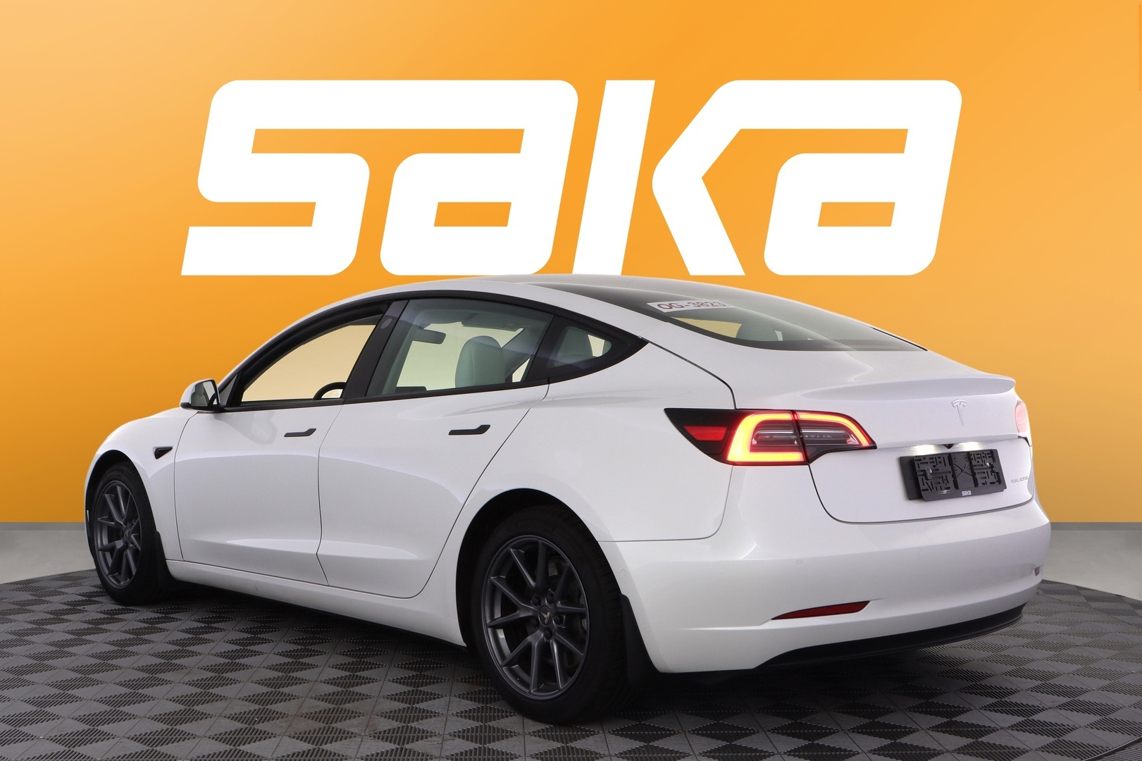 TESLA Model 3 2021