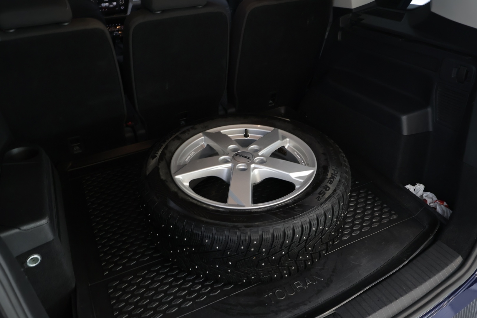 VOLKSWAGEN Touran 2016