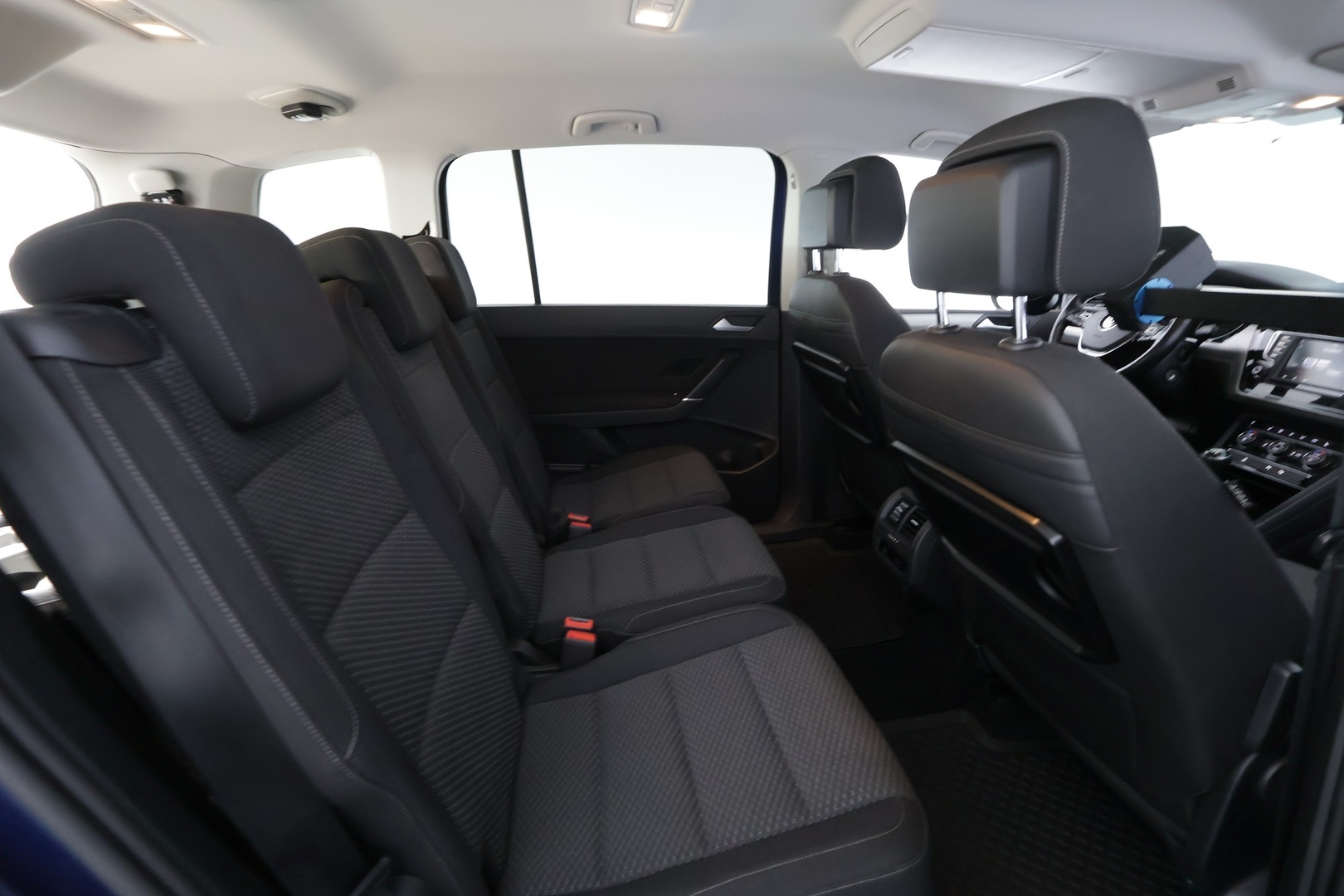 VOLKSWAGEN Touran 2016
