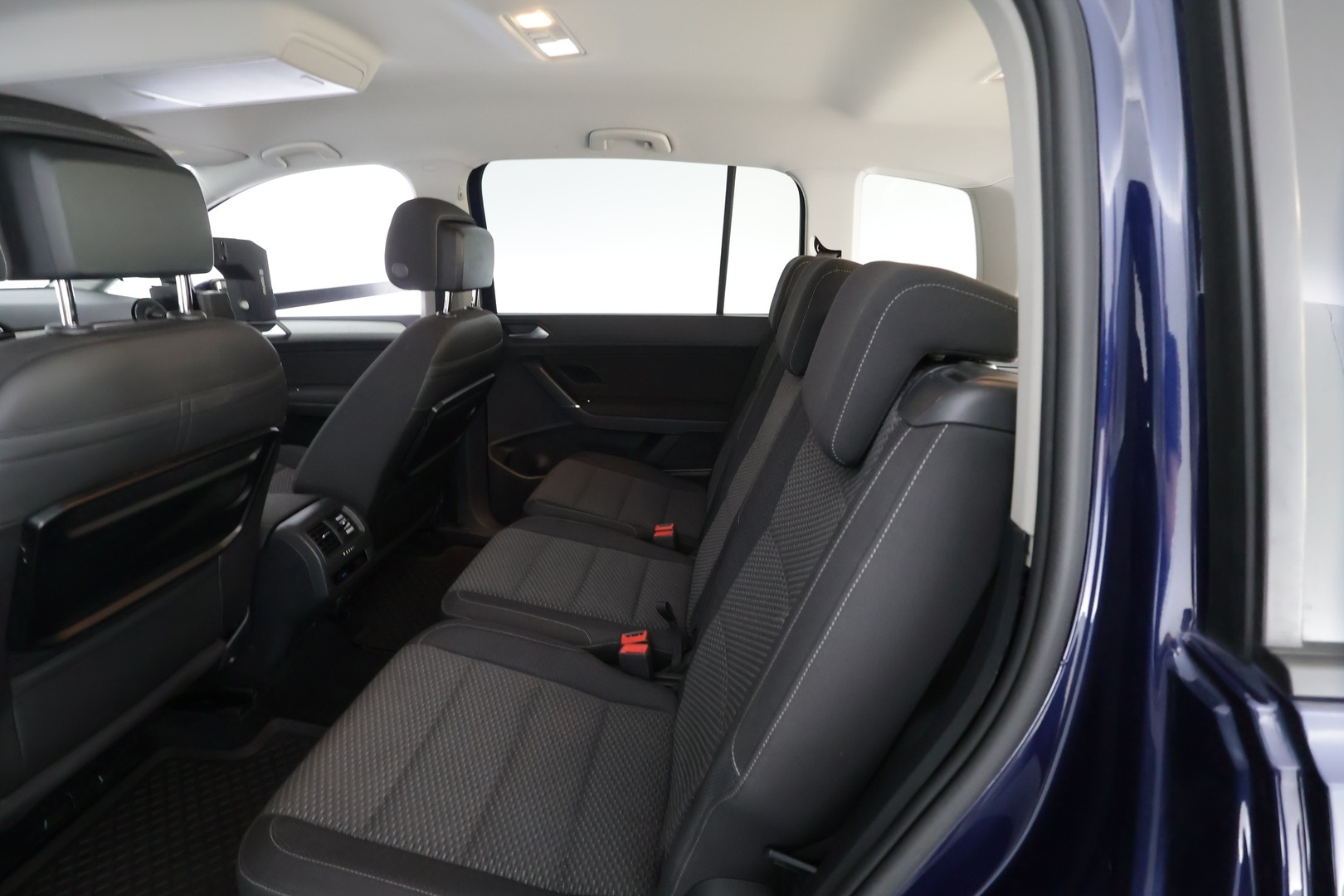 VOLKSWAGEN Touran 2016