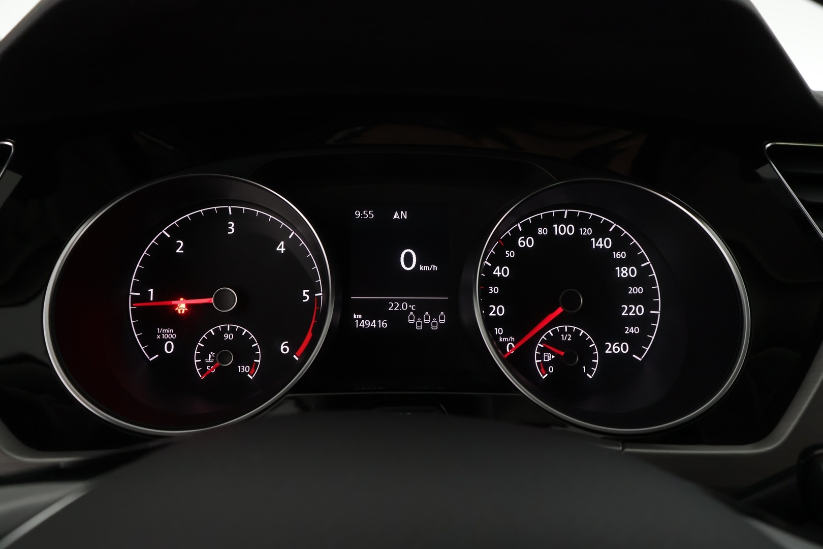 VOLKSWAGEN Touran 2016