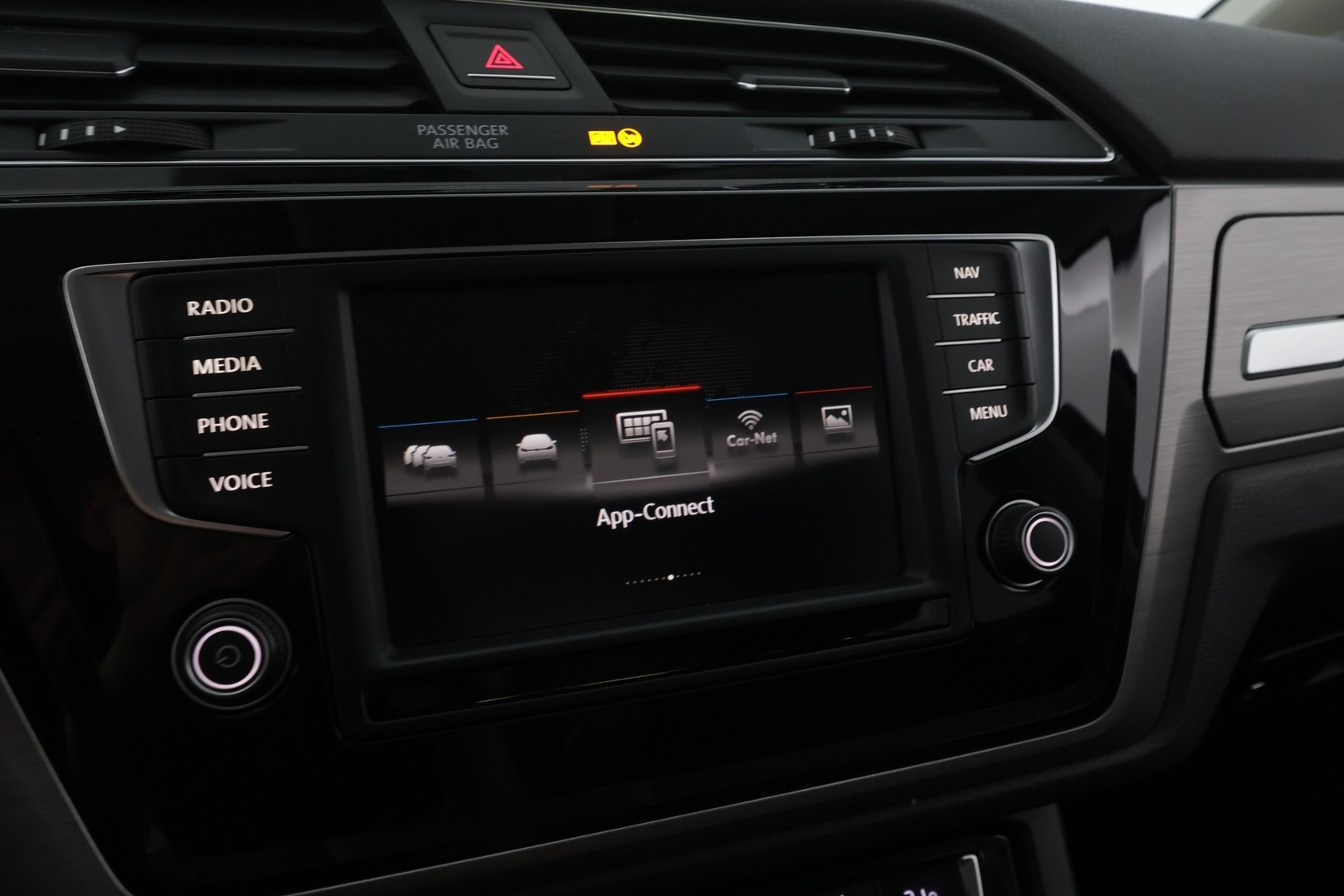VOLKSWAGEN Touran 2016