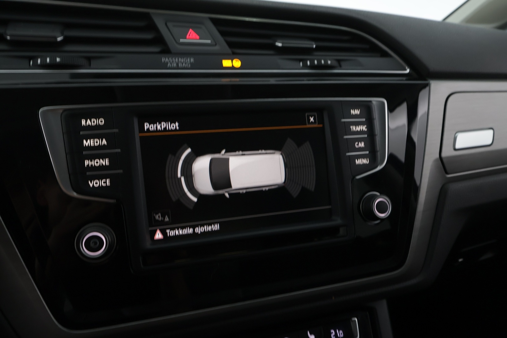 VOLKSWAGEN Touran 2016