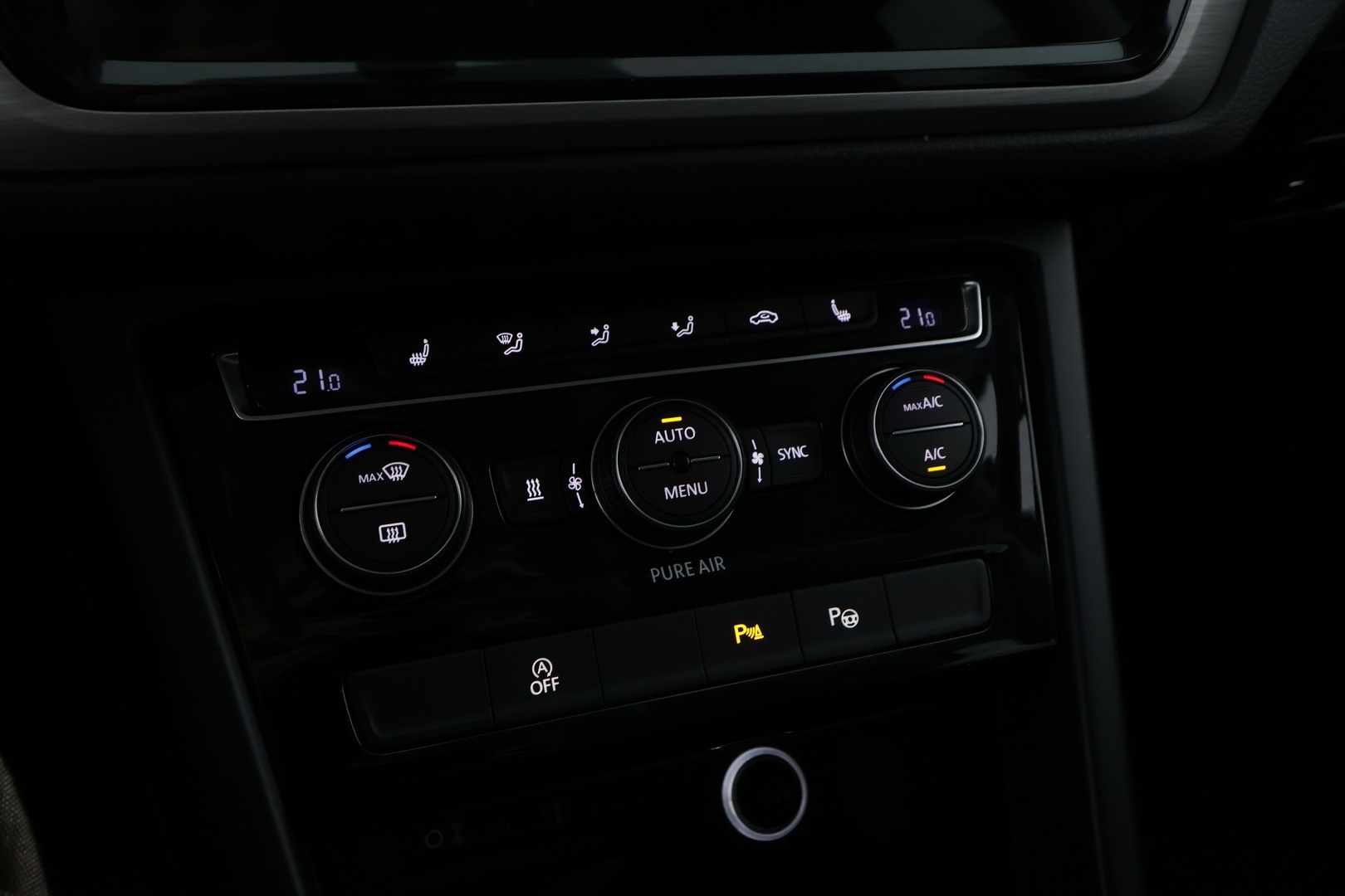 VOLKSWAGEN Touran 2016