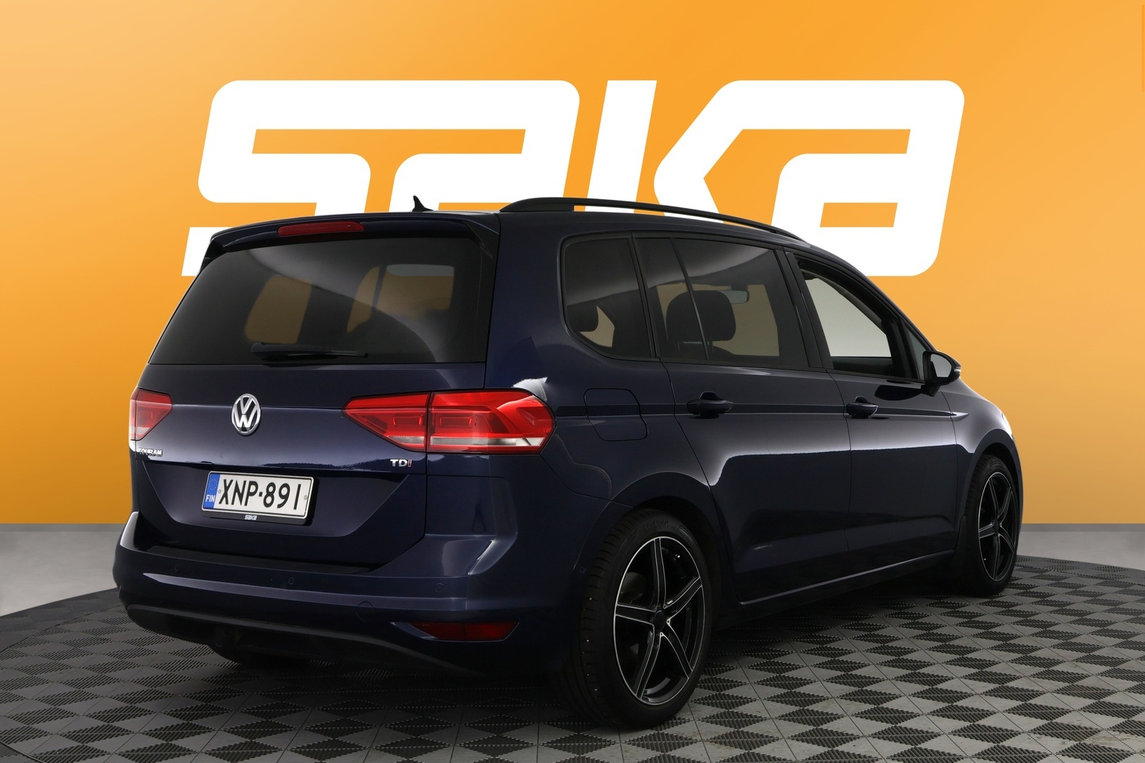 VOLKSWAGEN Touran 2016