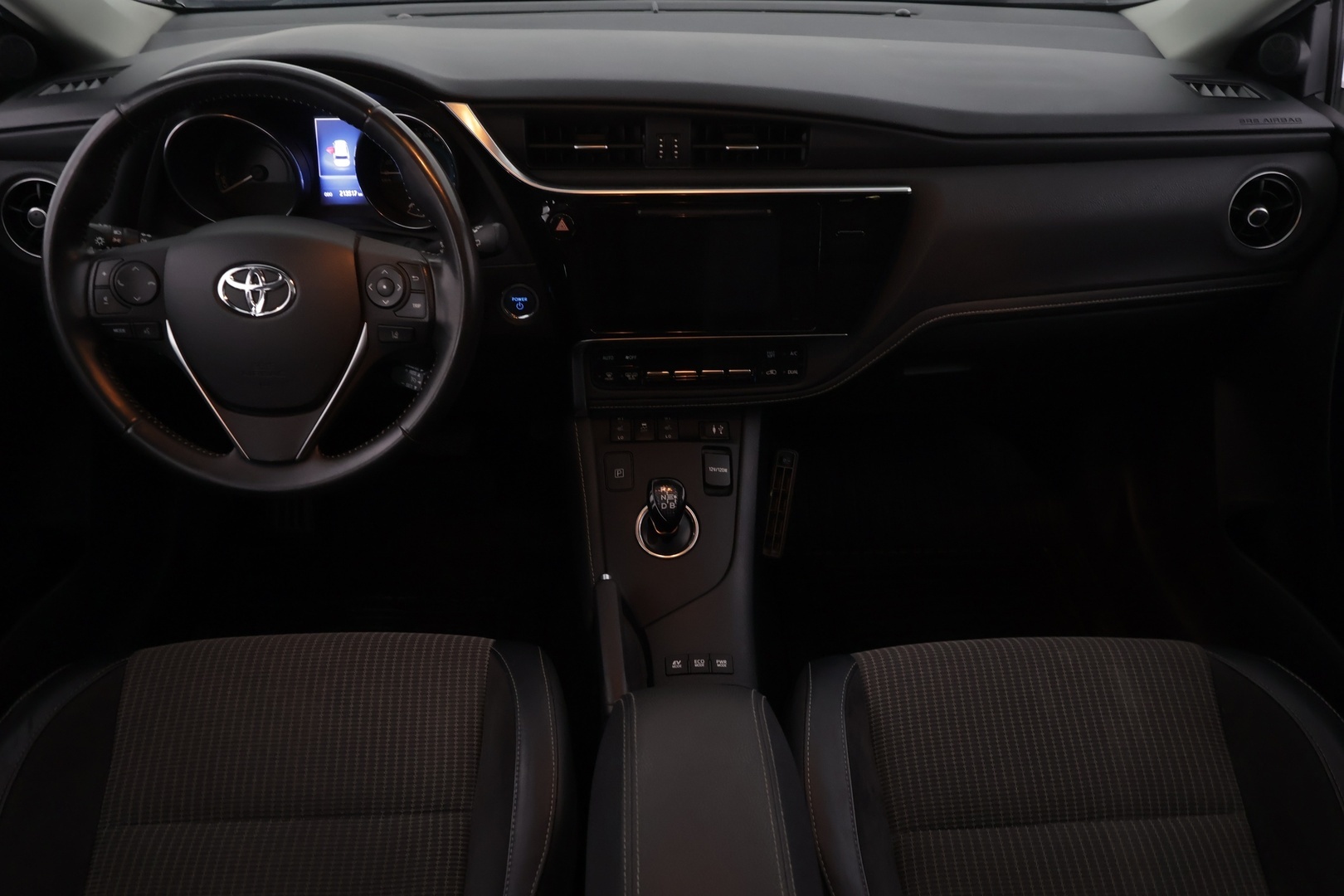 TOYOTA Auris 2016