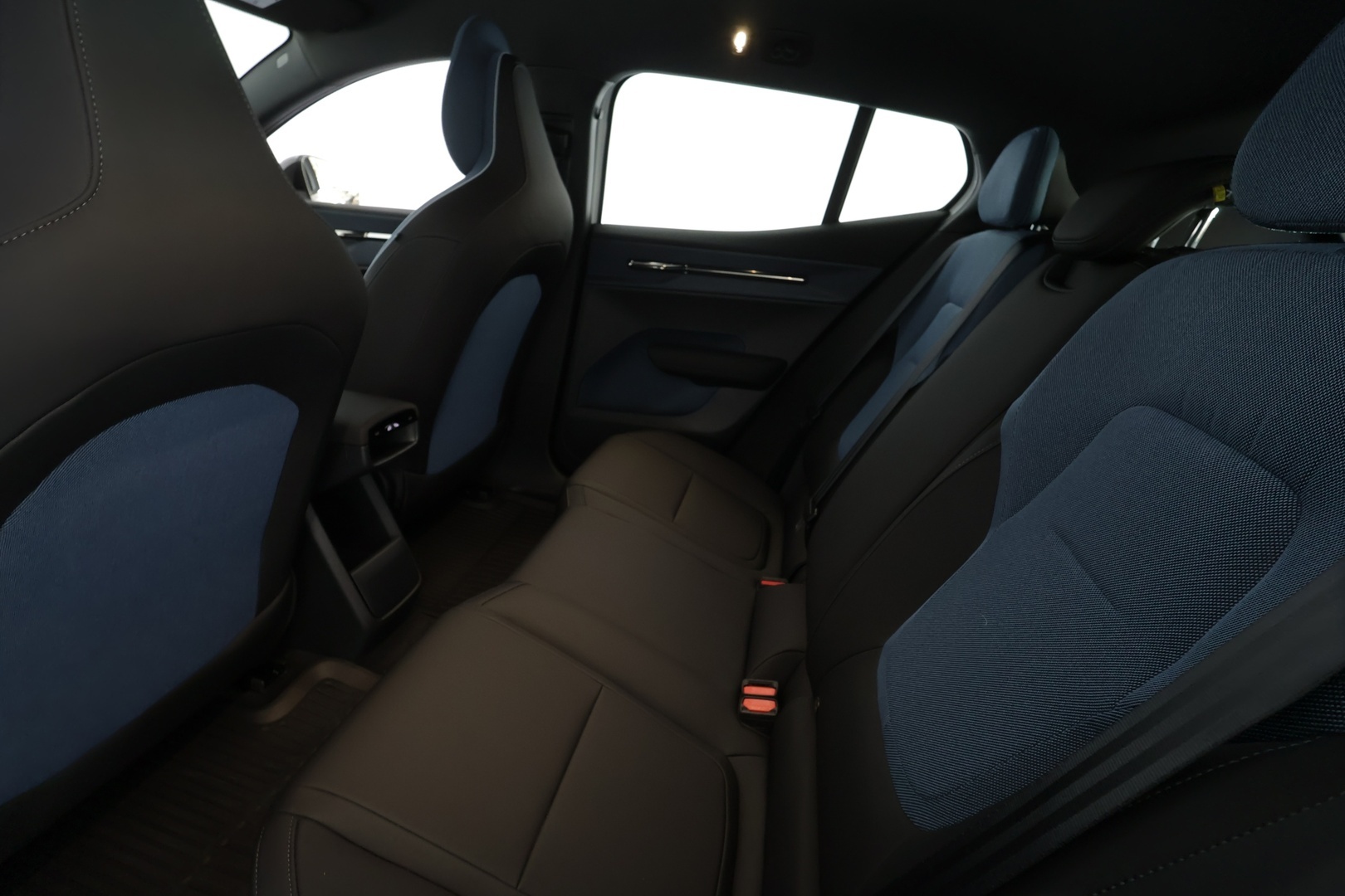VOLVO EX30 2024