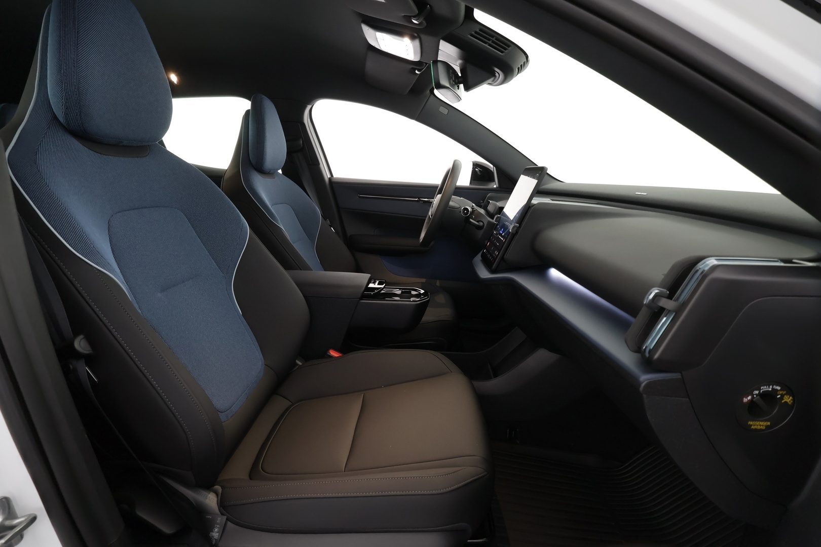 VOLVO EX30 2024