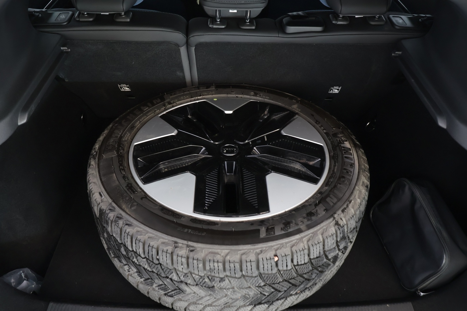 VOLVO EX30 2024