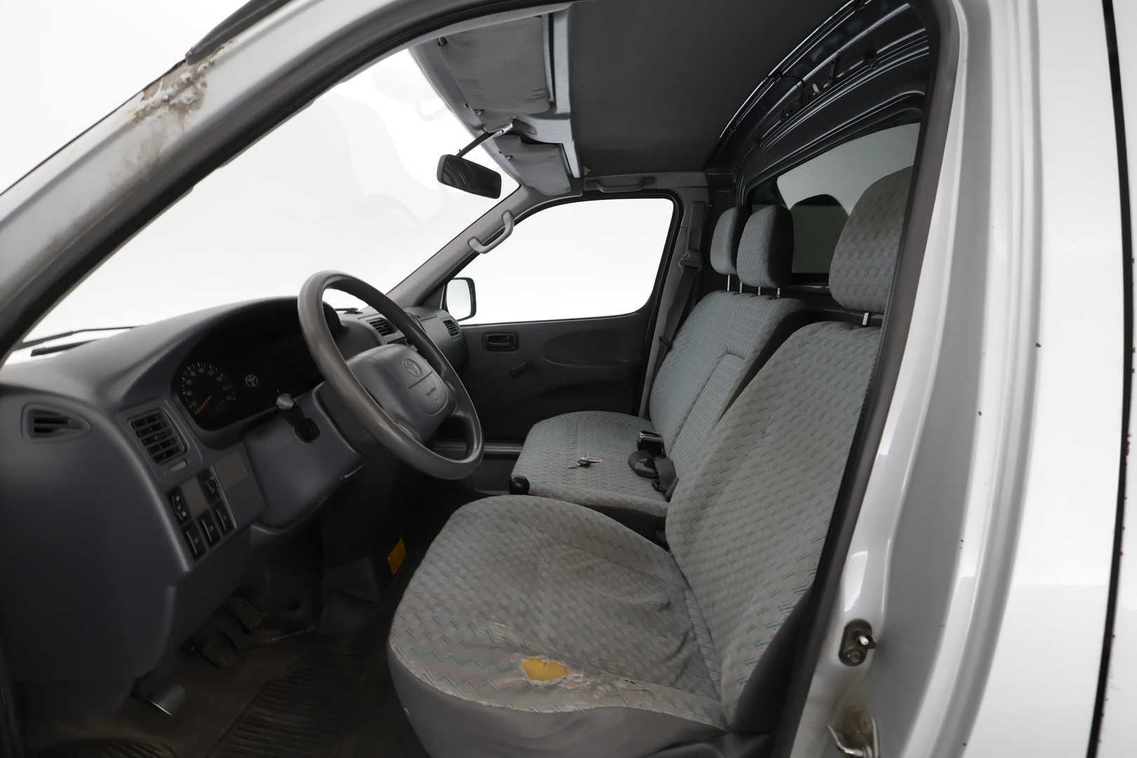 TOYOTA Hiace 2002