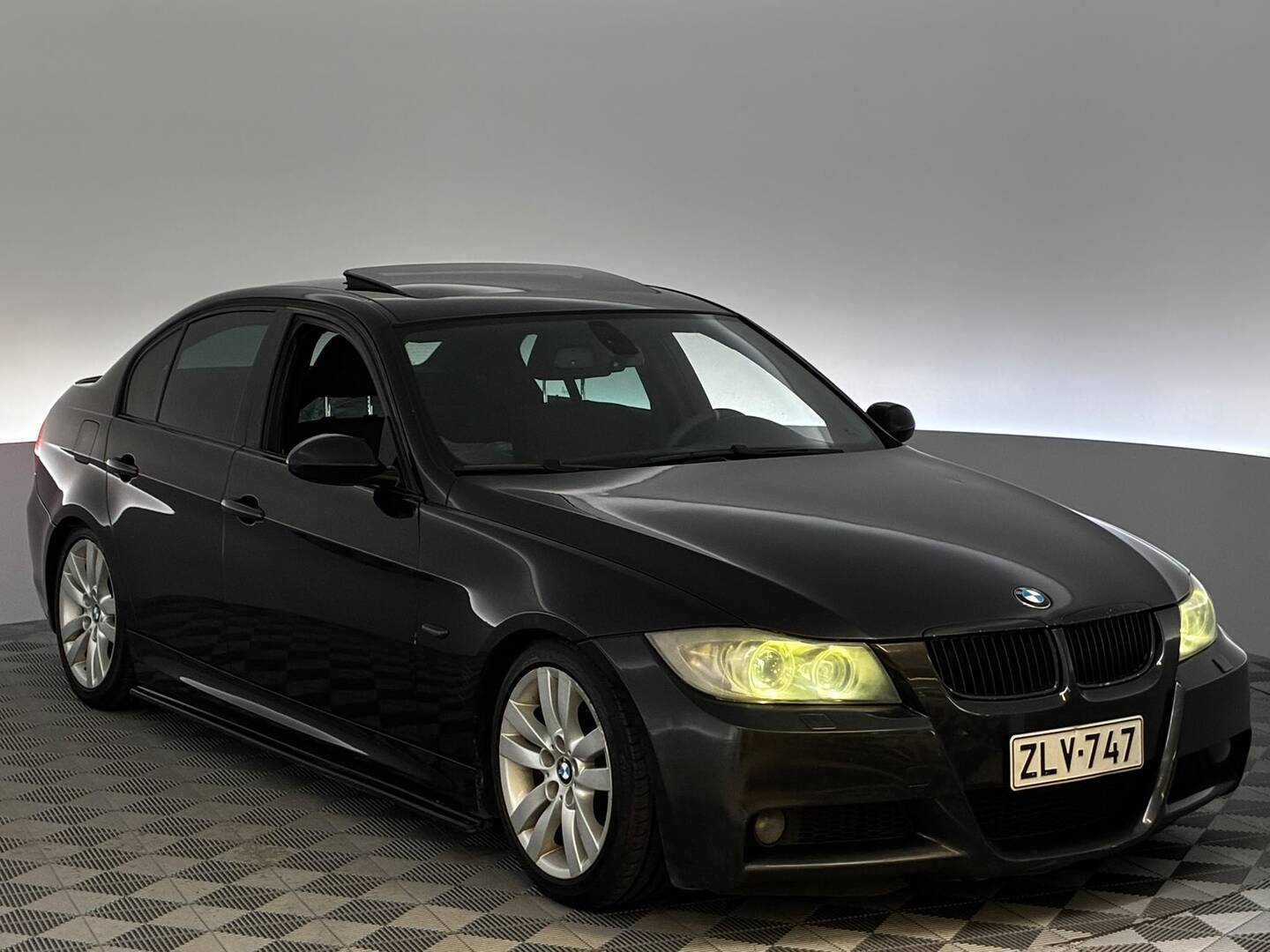 BMW 325 2008