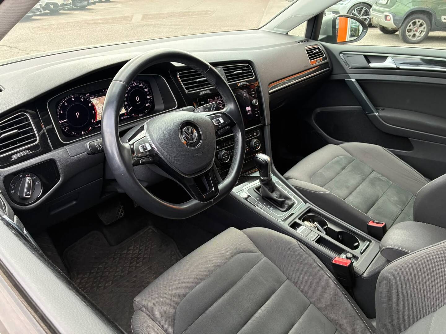 VOLKSWAGEN Golf 2019