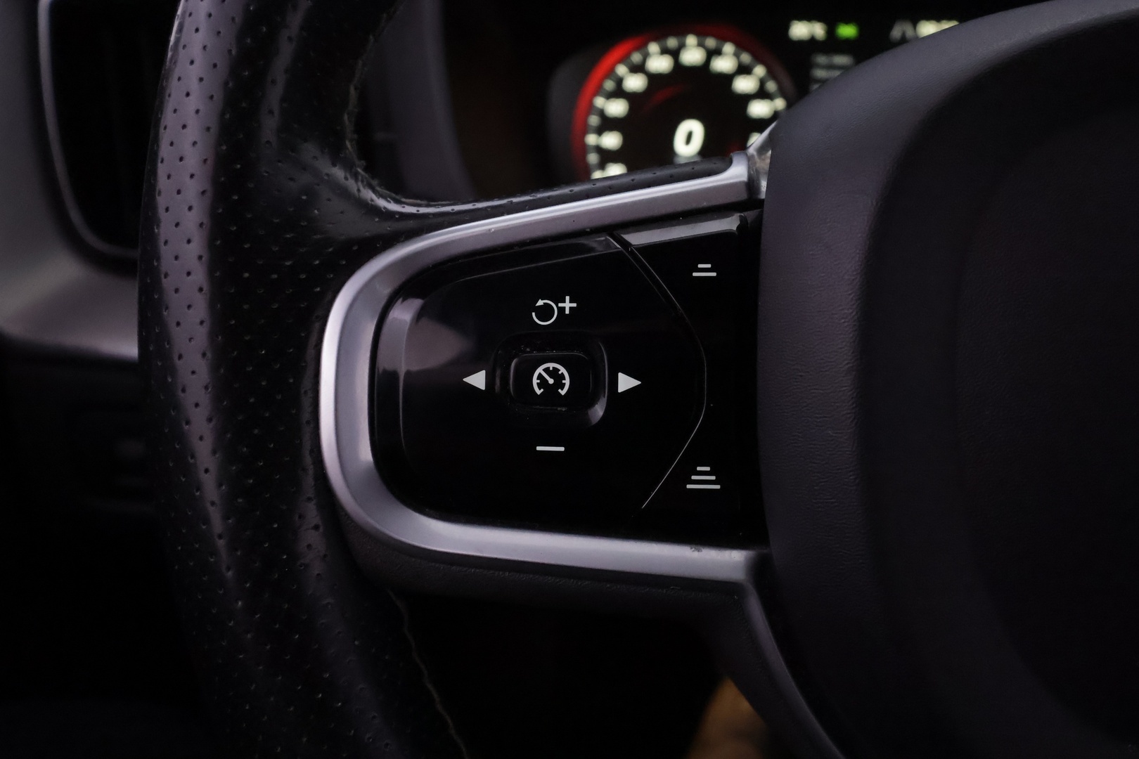 VOLVO XC60 2019