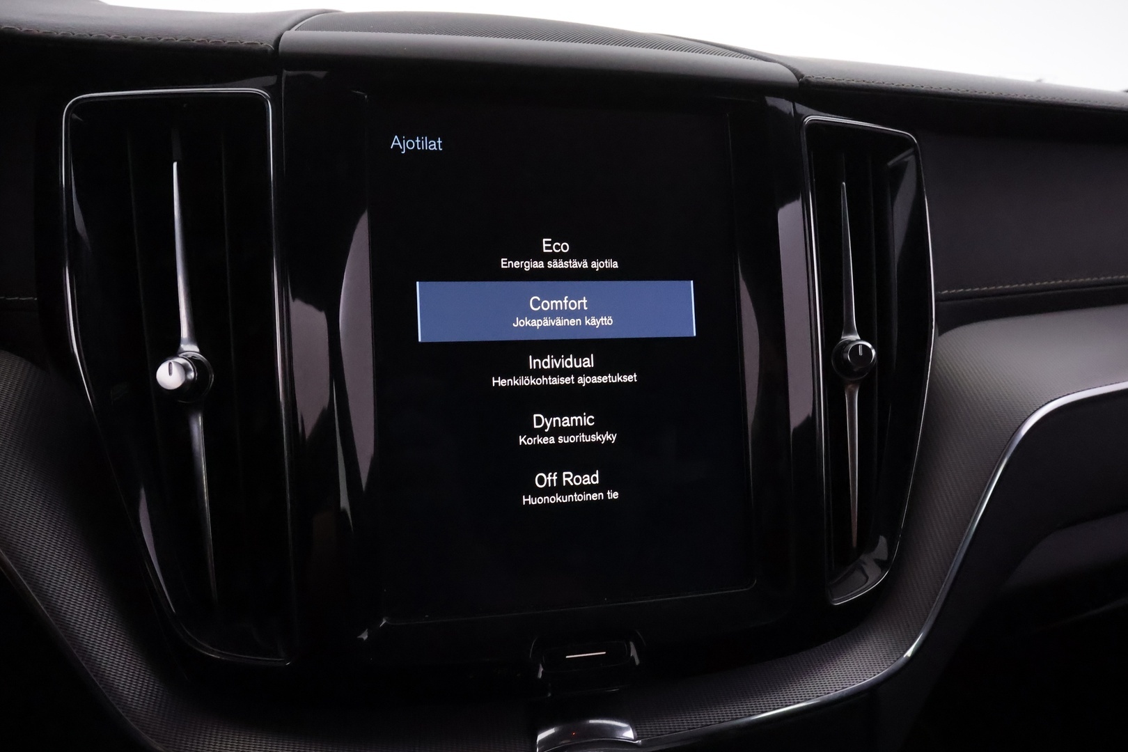 VOLVO XC60 2019