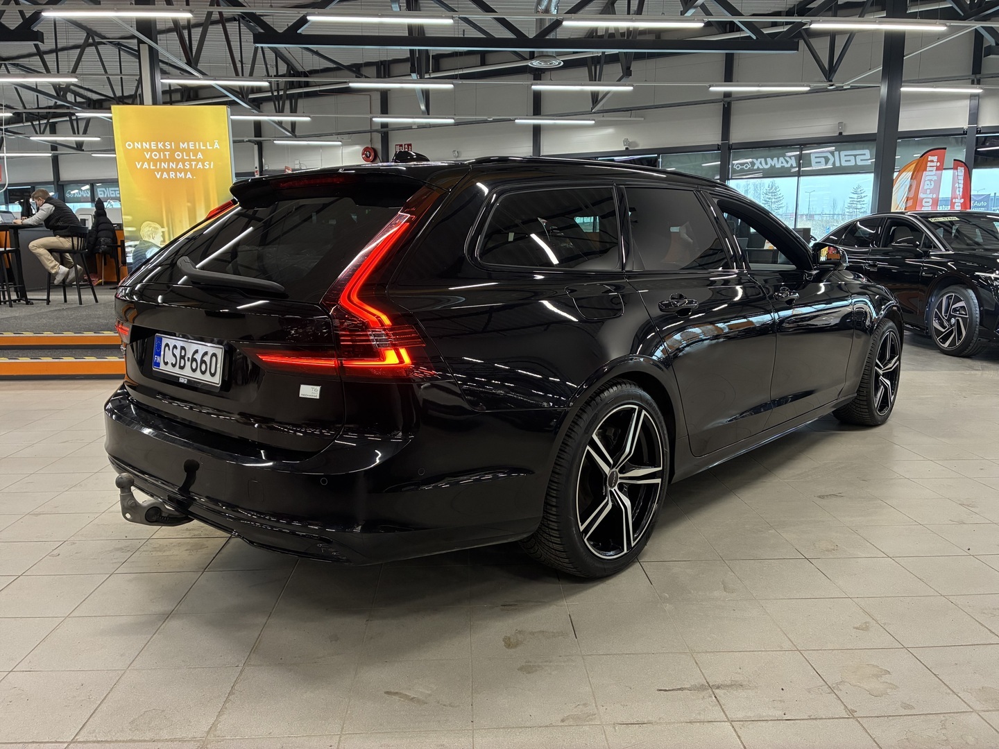 VOLVO V90 2023