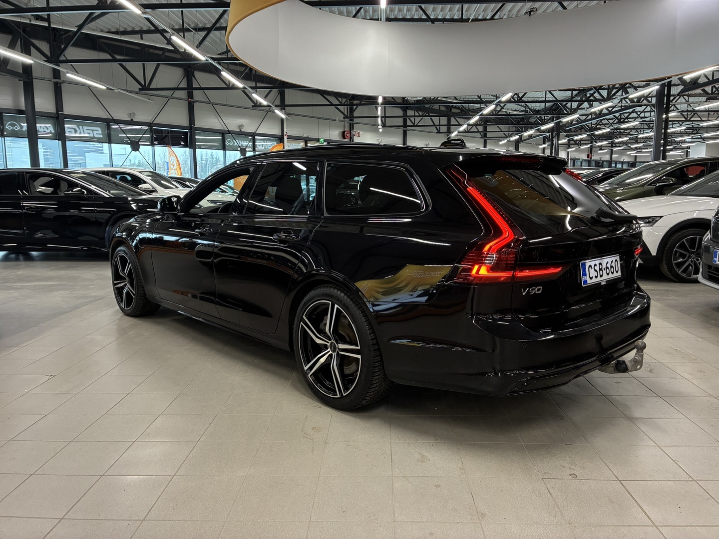 VOLVO V90 2023