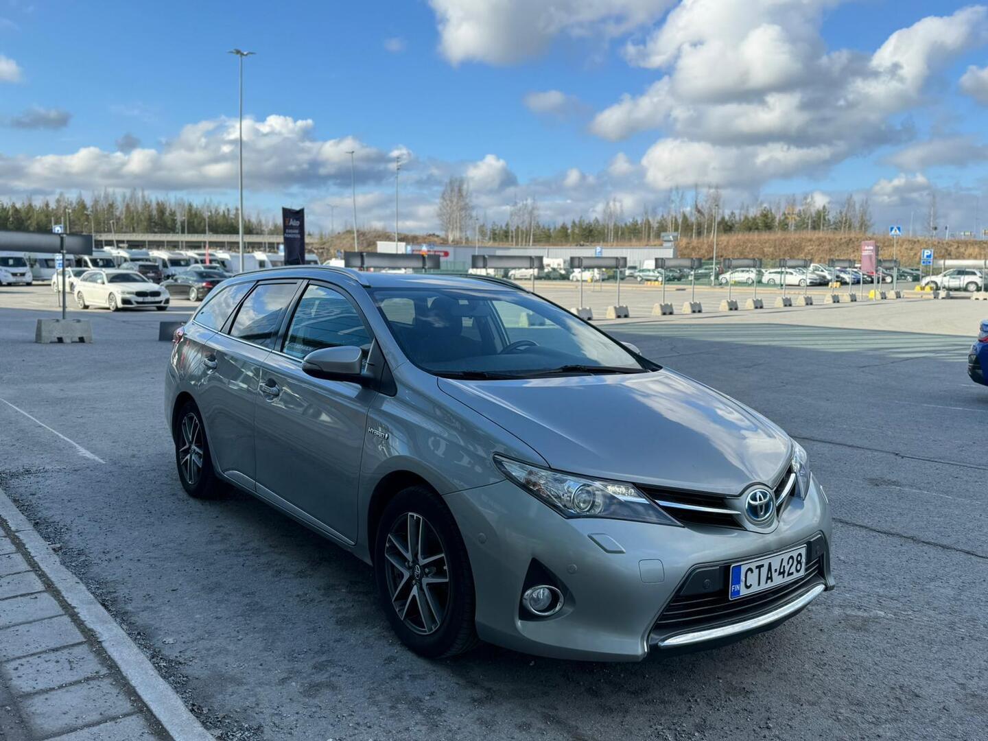 TOYOTA Auris 2015