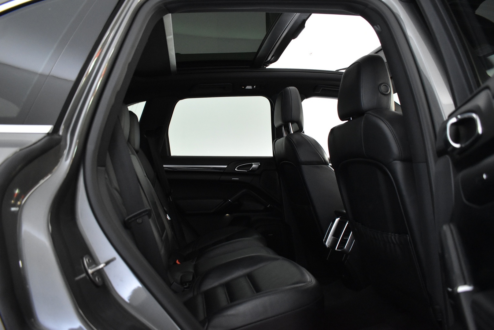 PORSCHE Cayenne 2016