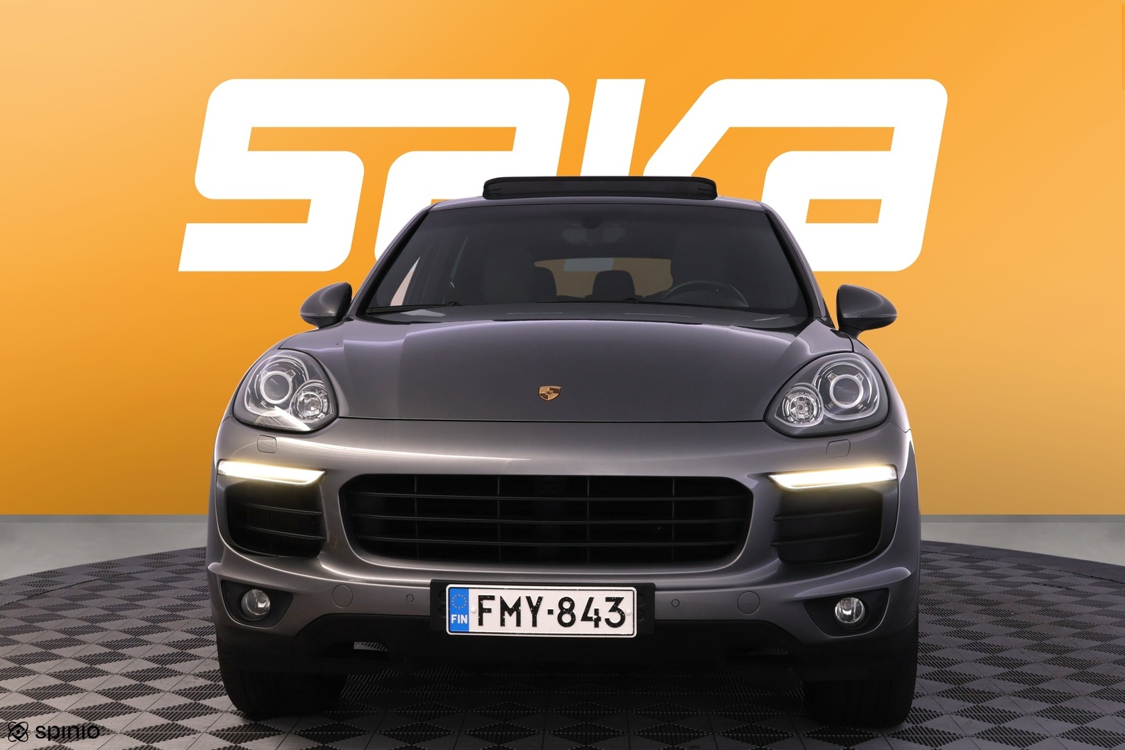 PORSCHE Cayenne 2016