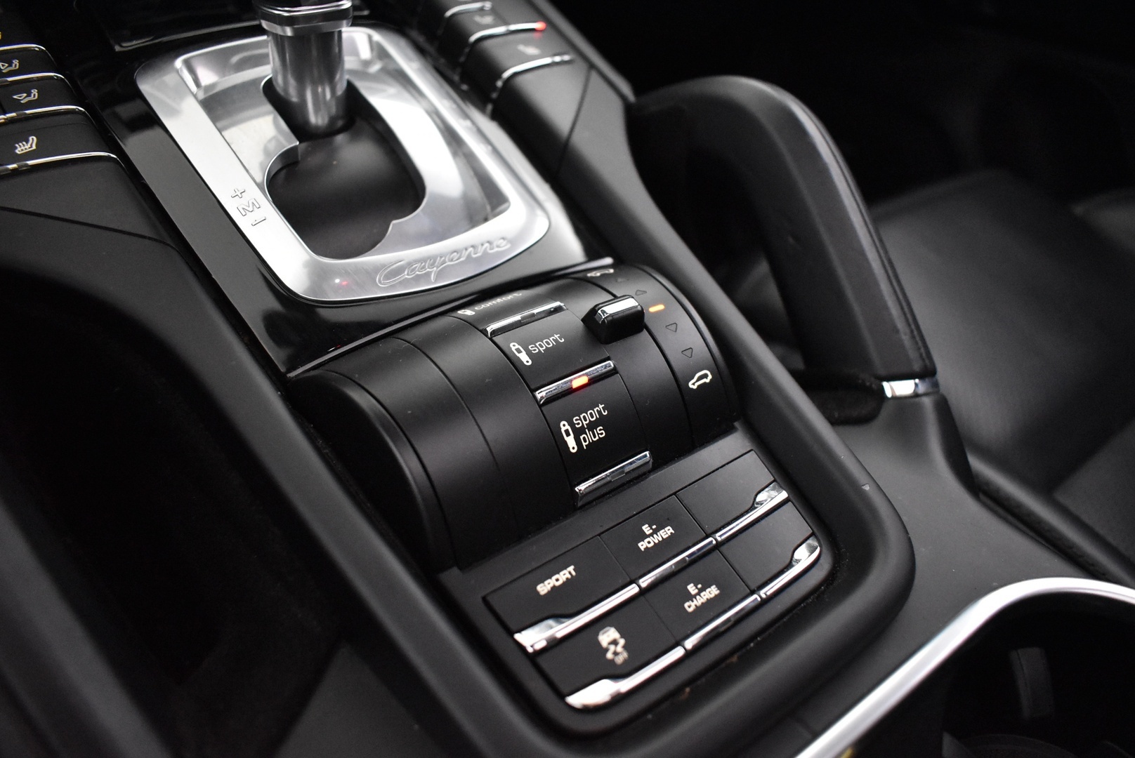 PORSCHE Cayenne 2016