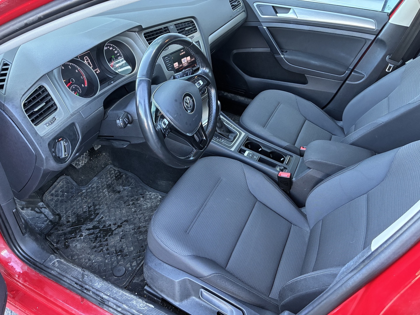 VOLKSWAGEN Golf 2016